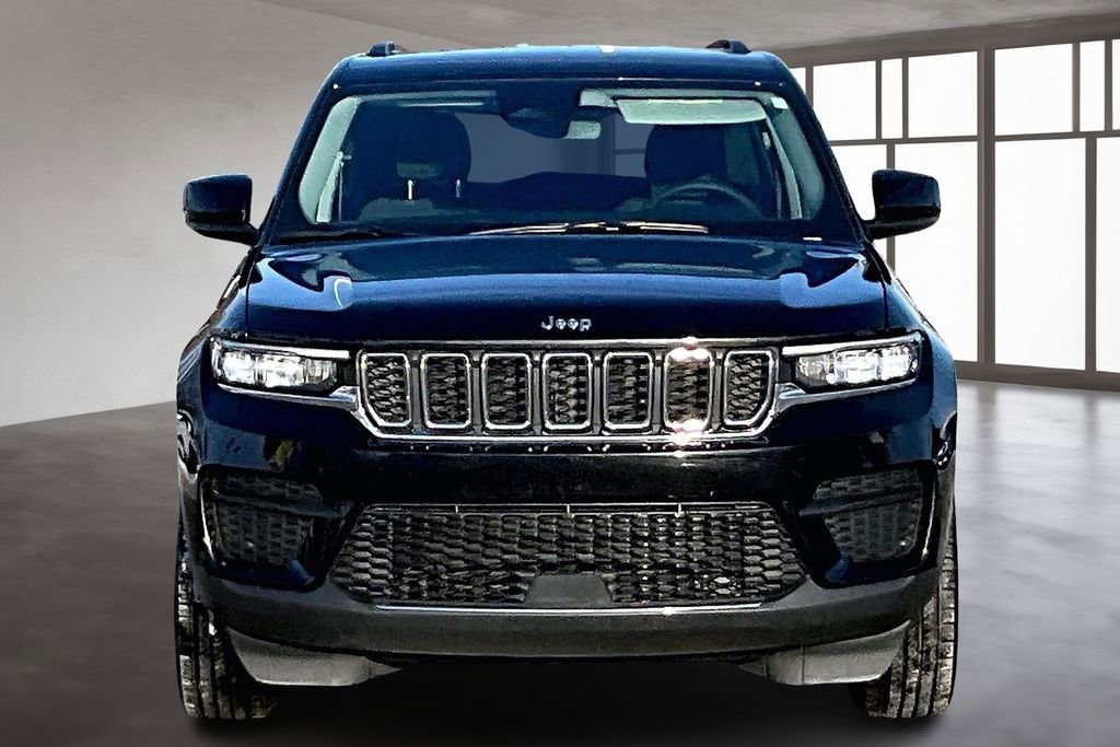 Used 2023 Jeep Grand Cherokee Laredo w/ Luxury Tech Group I image 4