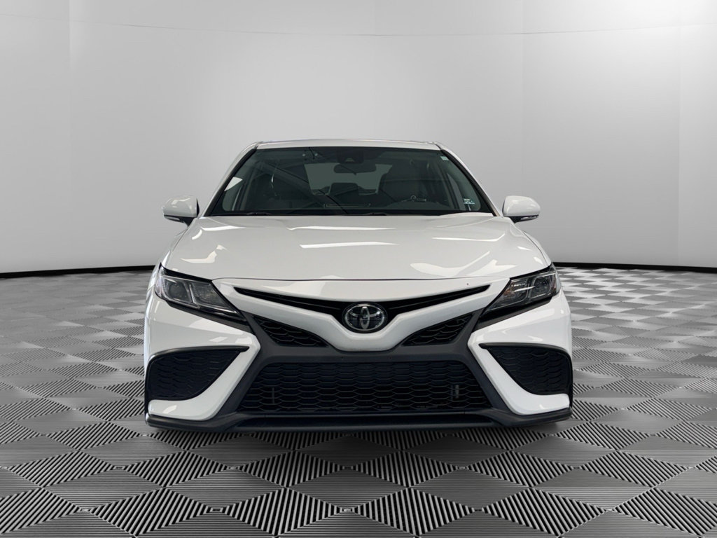 Used 2023 Toyota Camry SE FWD image 3