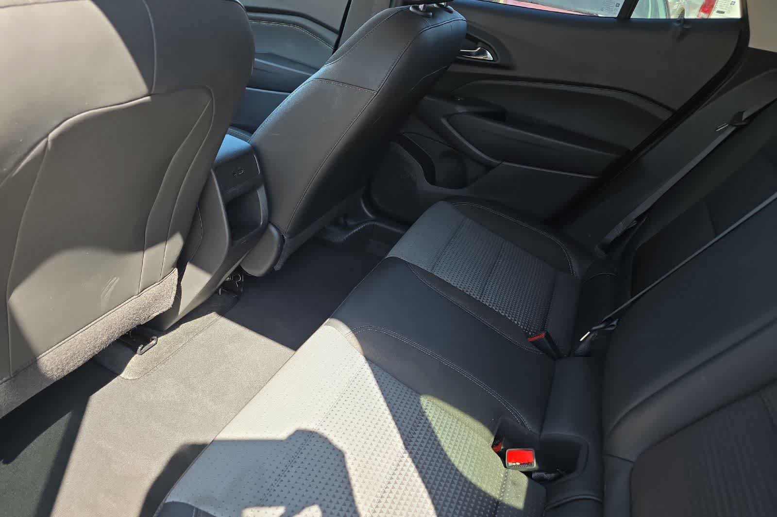 Used 2025 Chevrolet Trax LT FWD image 5