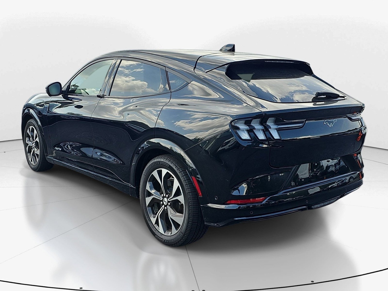 Used 2022 Ford Mustang Mach-E Premium RWD image 5