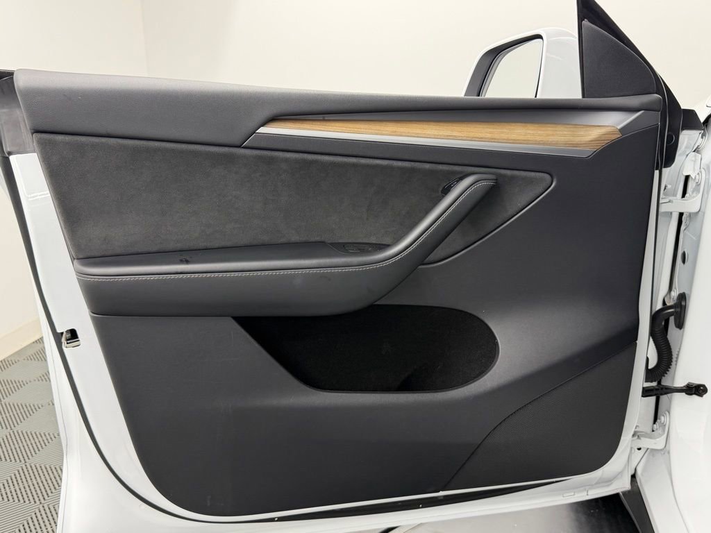 Used 2023 Tesla Model Y Long Range image 18