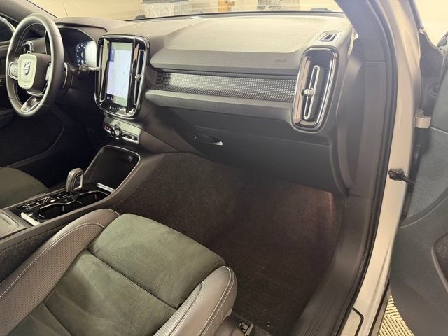Used 2019 Volvo XC40 T5 R-Design AWD/4WD image 23