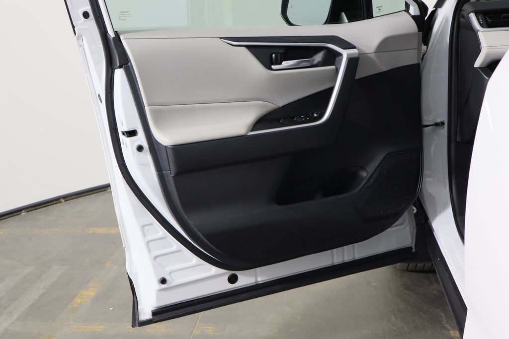 Used 2019 Toyota RAV4 XLE w/ Convenience Package AWD/4WD image 19