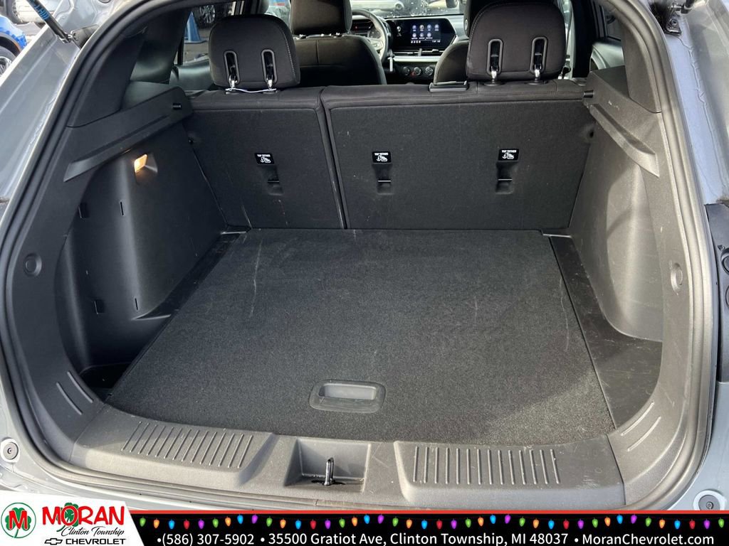 Certified 2024 Chevrolet Trax RS w/ Driver Confidence Package image 11