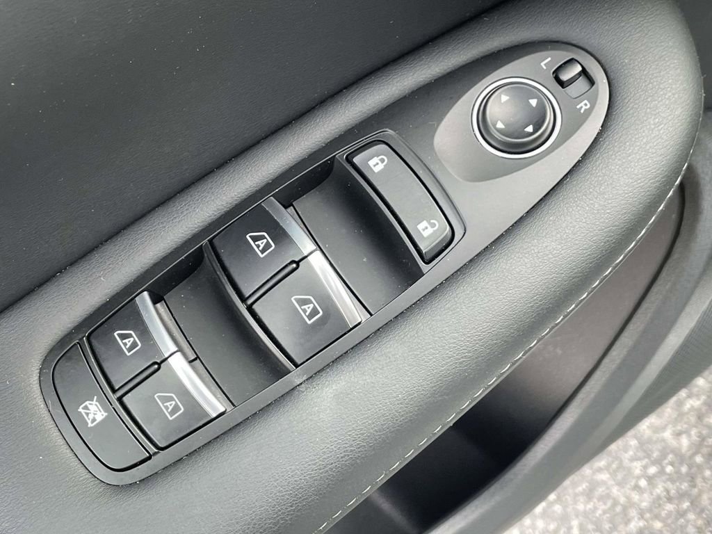 Used 2025 INFINITI QX50 Pure image 16