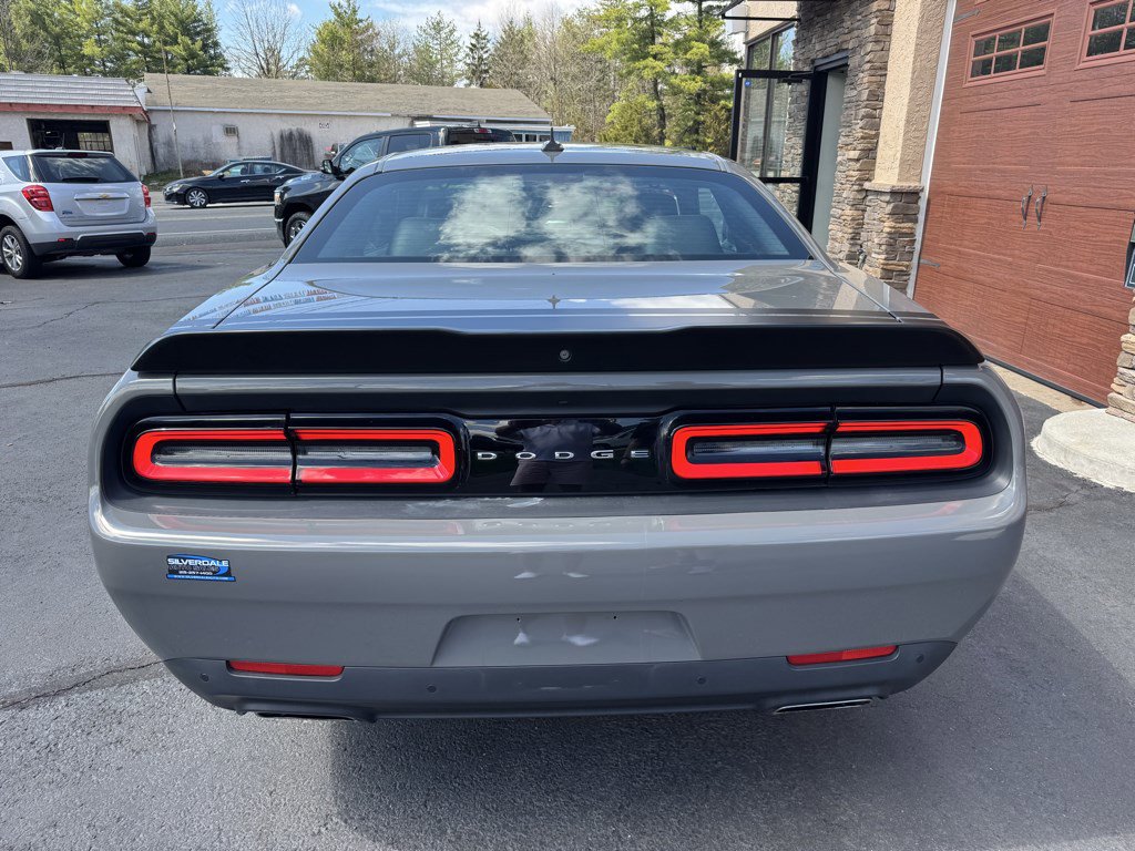 Used 2018 Dodge Challenger R/T Scat Pack w/ Leather Interior Group RWD image 5
