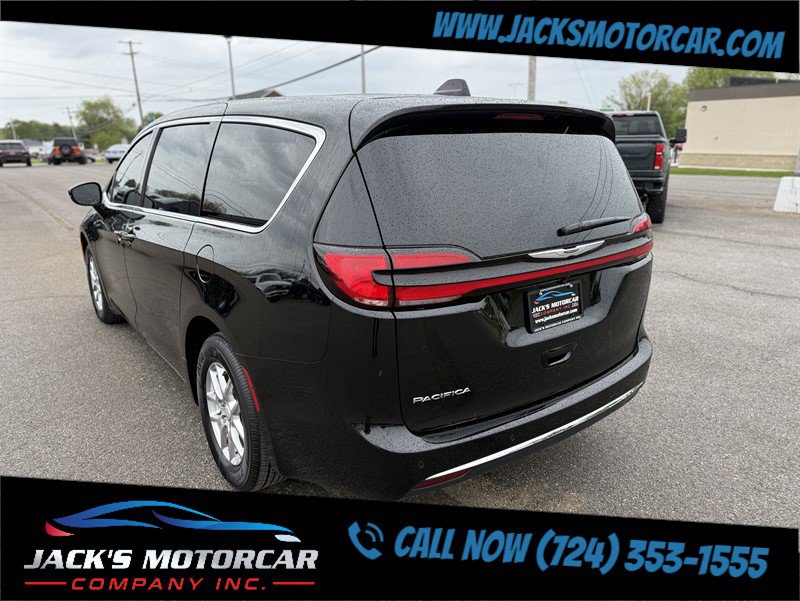 Used 2026 Chrysler Pacifica Select FWD image 10