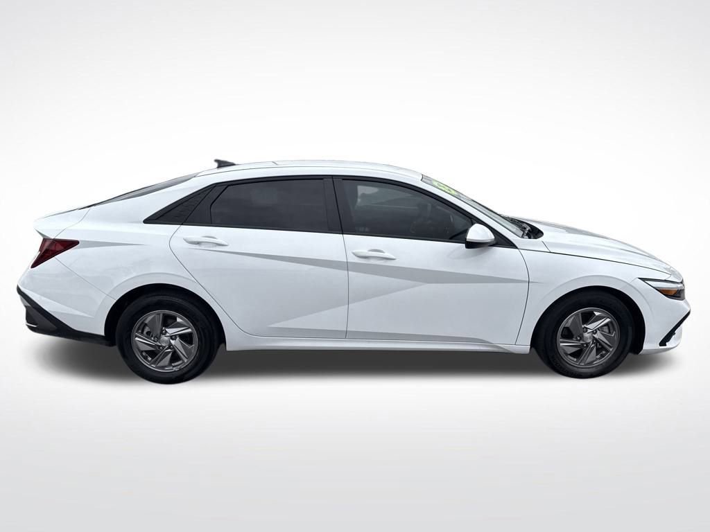 Used 2025 Hyundai Elantra SE image 6