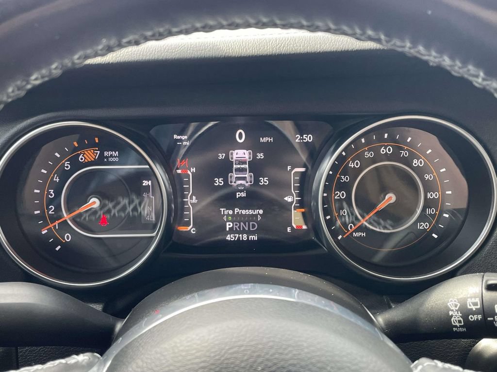 Used 2022 Jeep Wrangler Unlimited Sahara w/ Cold Weather Group AWD/4WD image 19