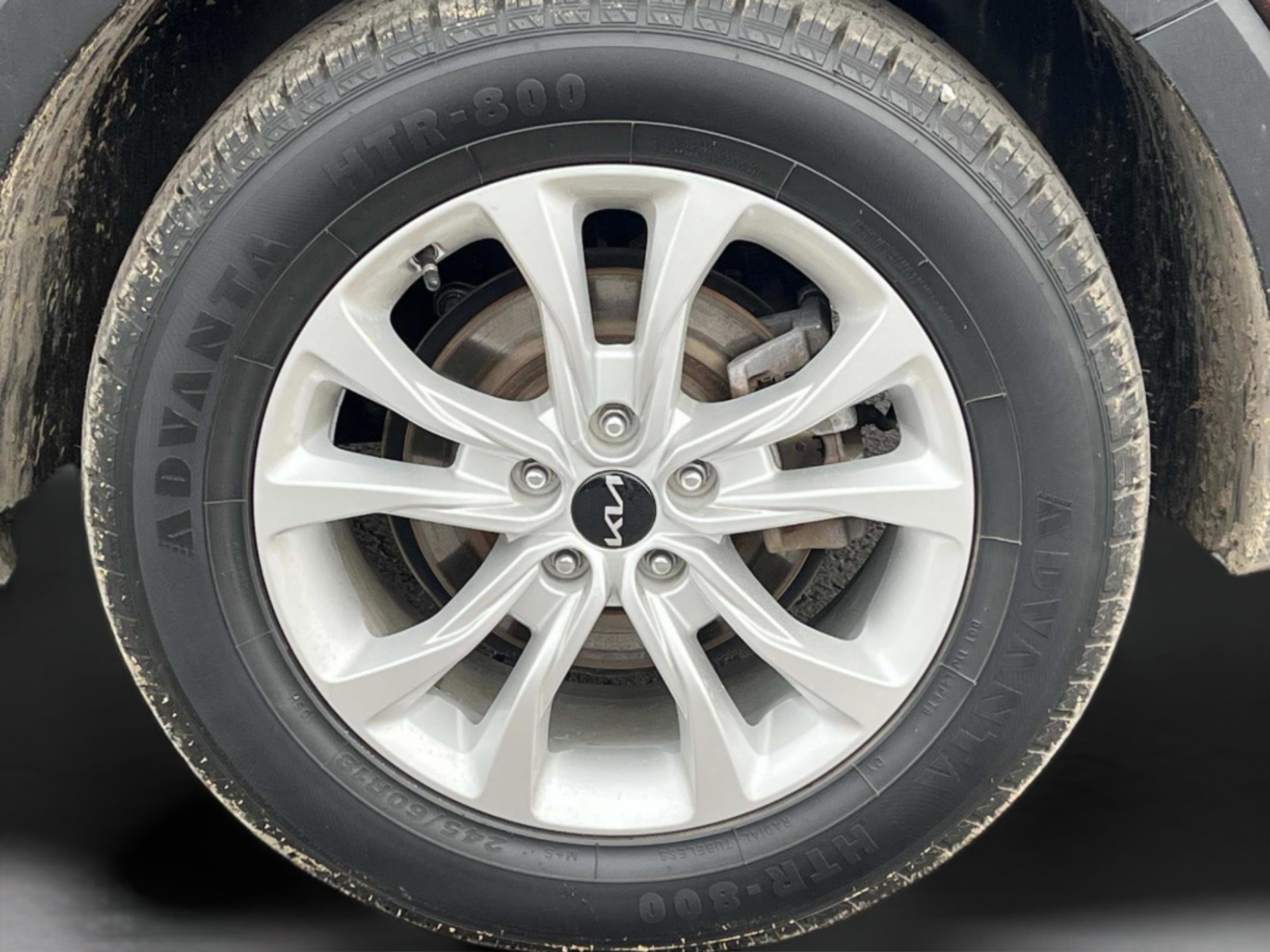 Used 2022 Kia Telluride LX image 11