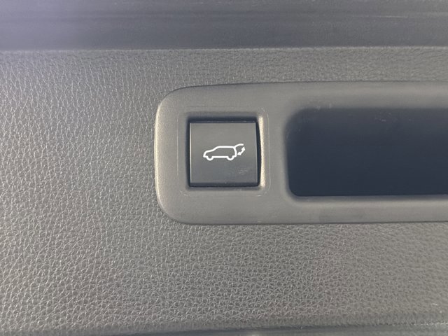 Used 2023 Toyota Highlander XLE w/ Protection Package #3 (TMS) AWD/4WD image 13