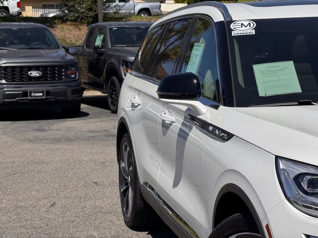 Used 2023 Lincoln Aviator Reserve w/ Equipment Group 201A image 5