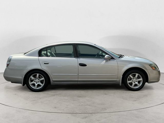 Used 2005 Nissan Altima 2.5 S w/ (F01) Convenience Pkg FWD image 4
