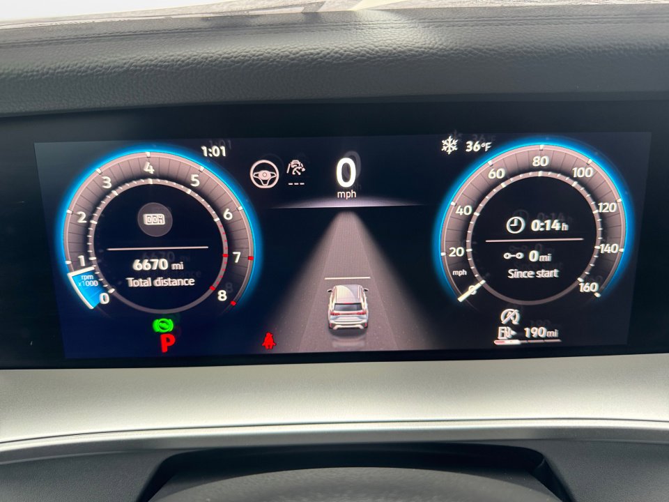 Used 2025 Volkswagen Tiguan SE image 12