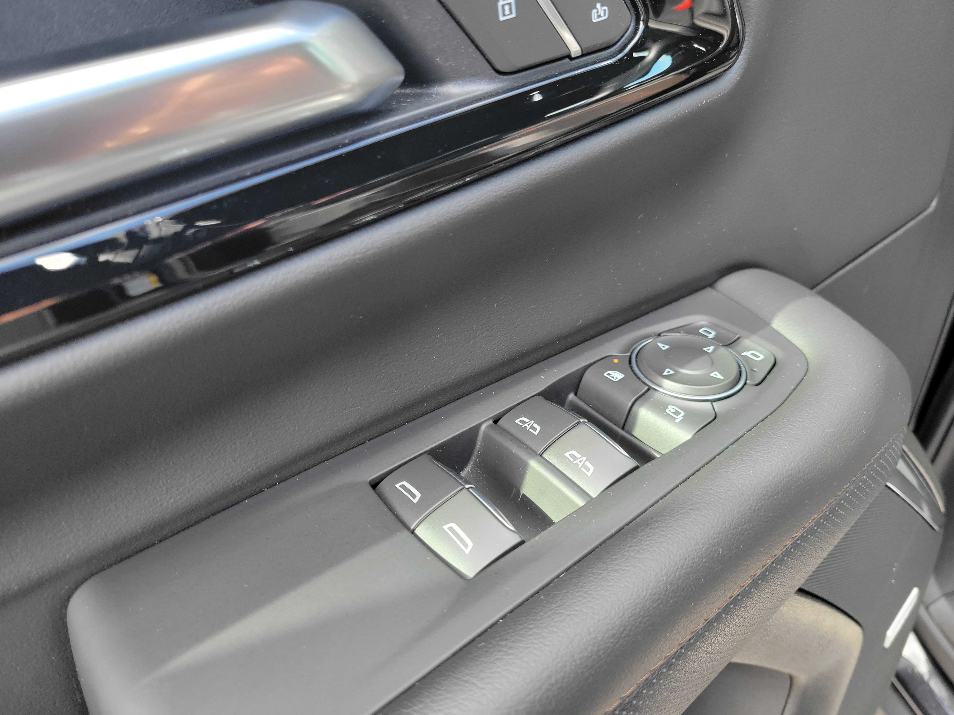 Certified 2025 Chevrolet Suburban High Country image 36