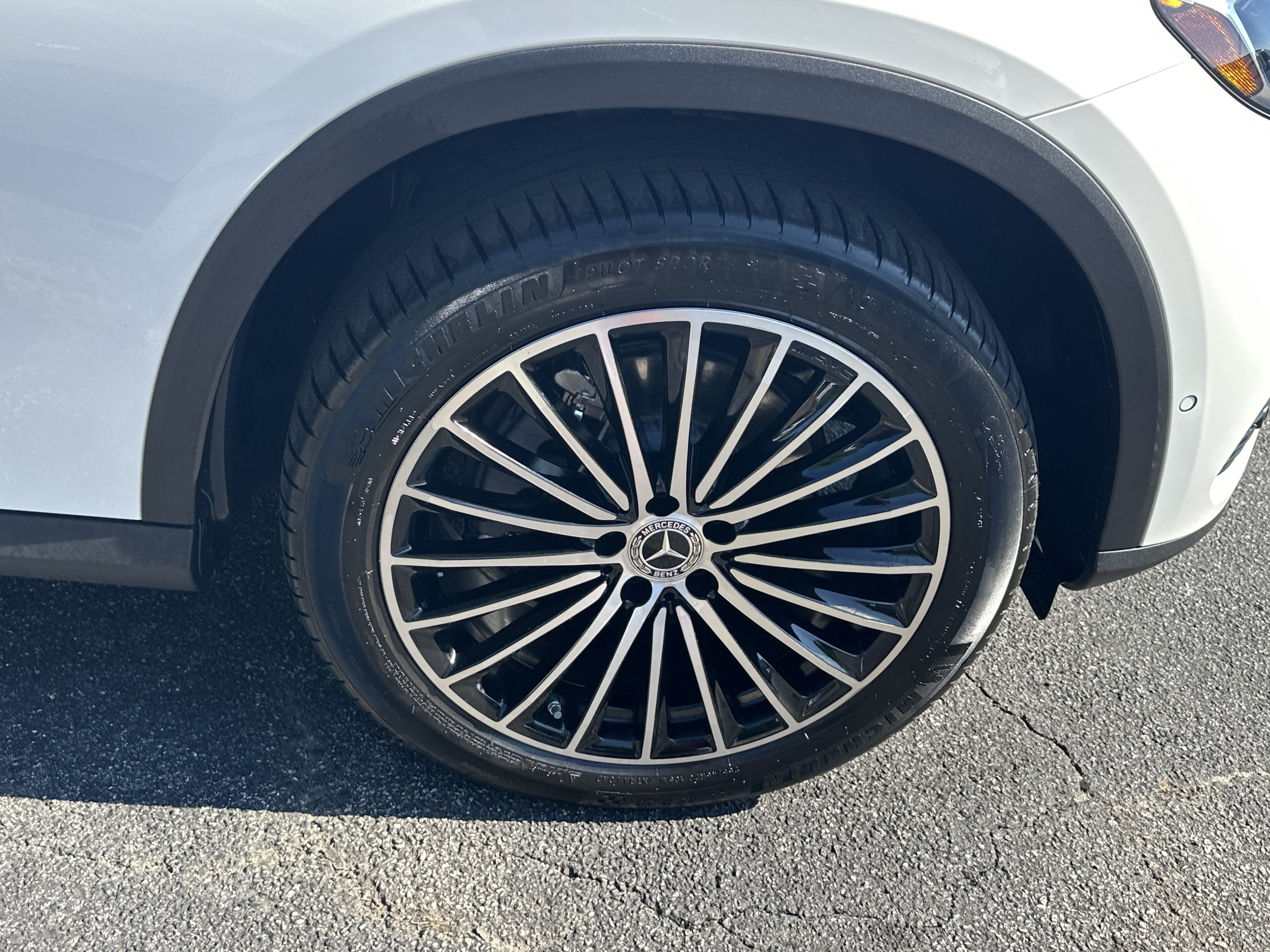 Used 2025 Mercedes-Benz GLC 300 image 14