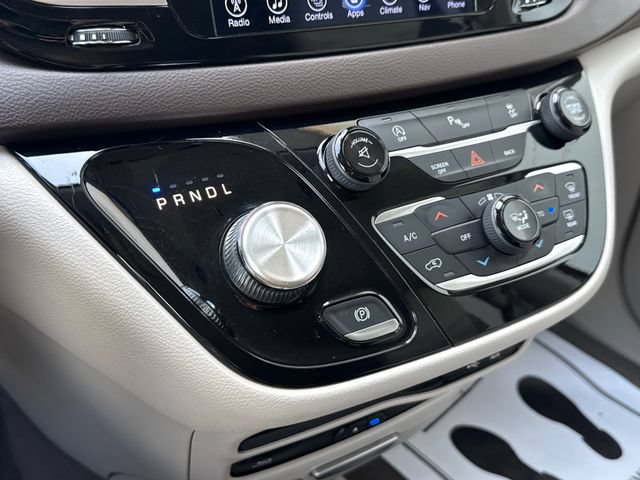 Used 2017 Chrysler Pacifica Touring-L Plus FWD image 41