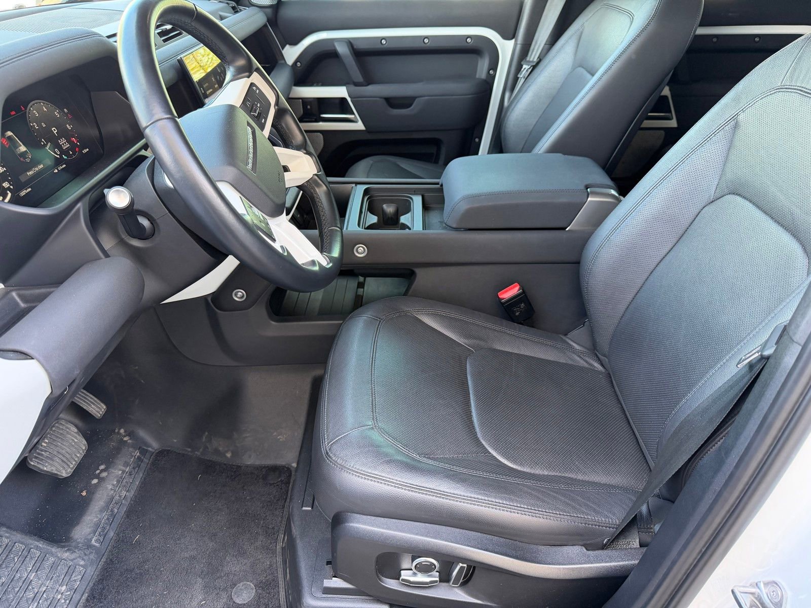 Used 2023 Land Rover Defender 130 S image 9