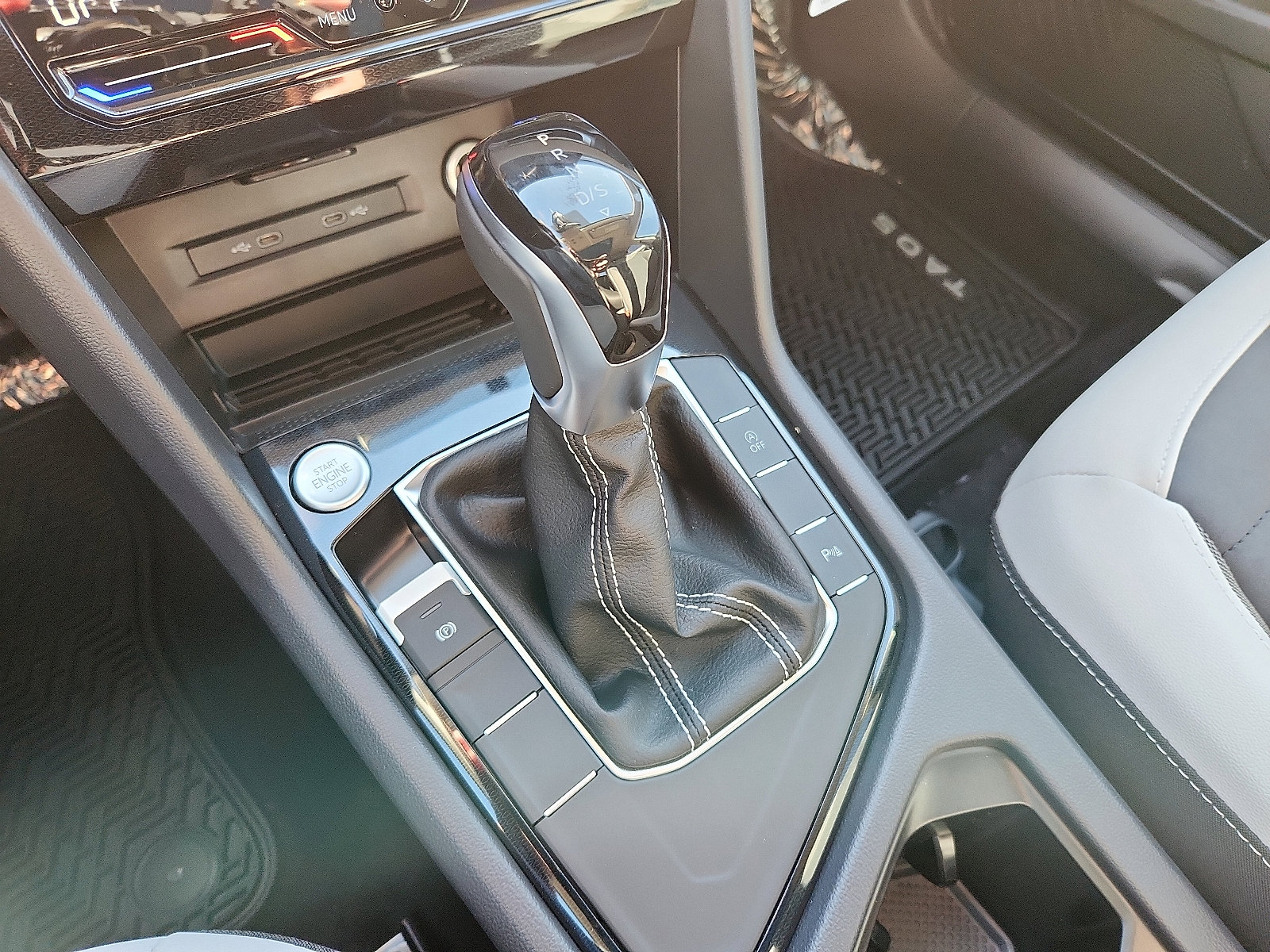 New 2026 Volkswagen Taos SE image 14