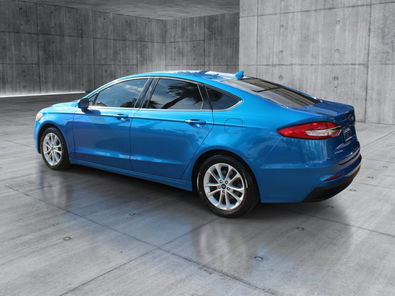 Used 2019 Ford Fusion SE FWD image 3