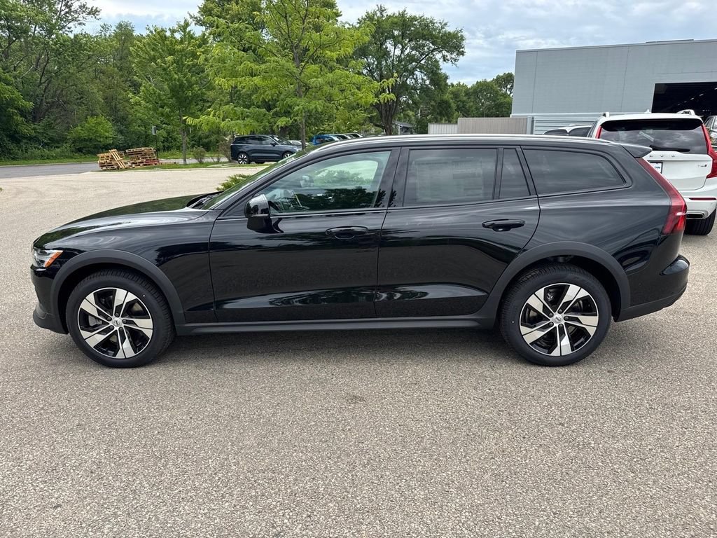 New 2026 Volvo V60 B5 Cross Country Plus w/ Climate Package AWD/4WD image 2