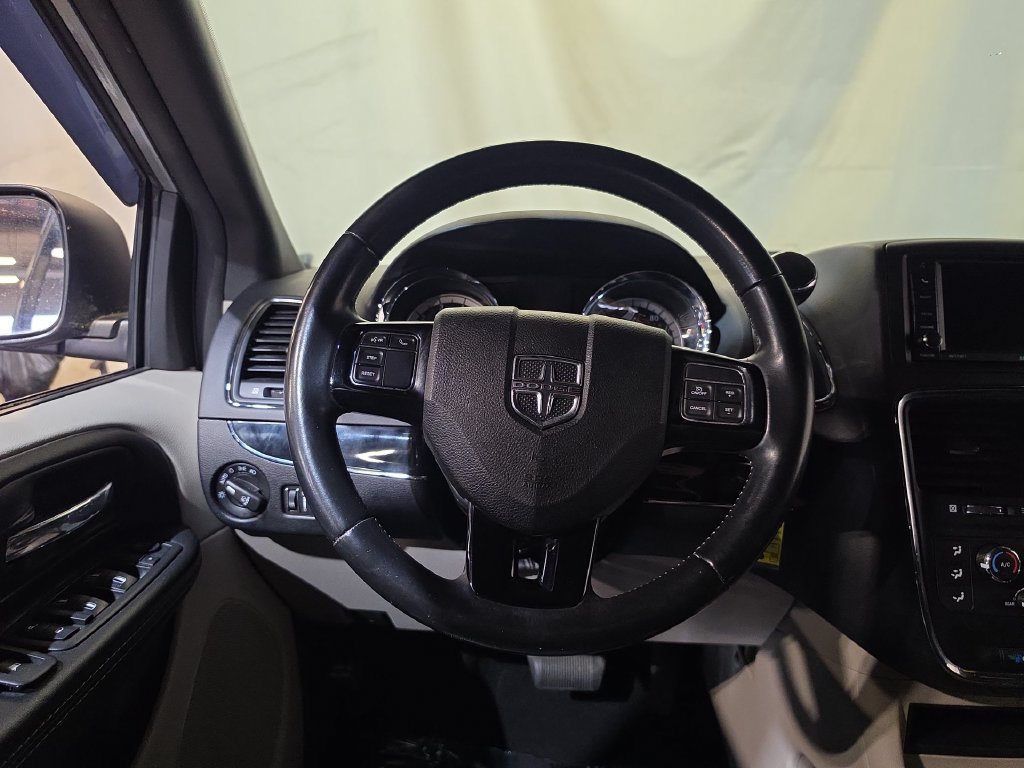 Used 2019 Dodge Grand Caravan SXT FWD image 11