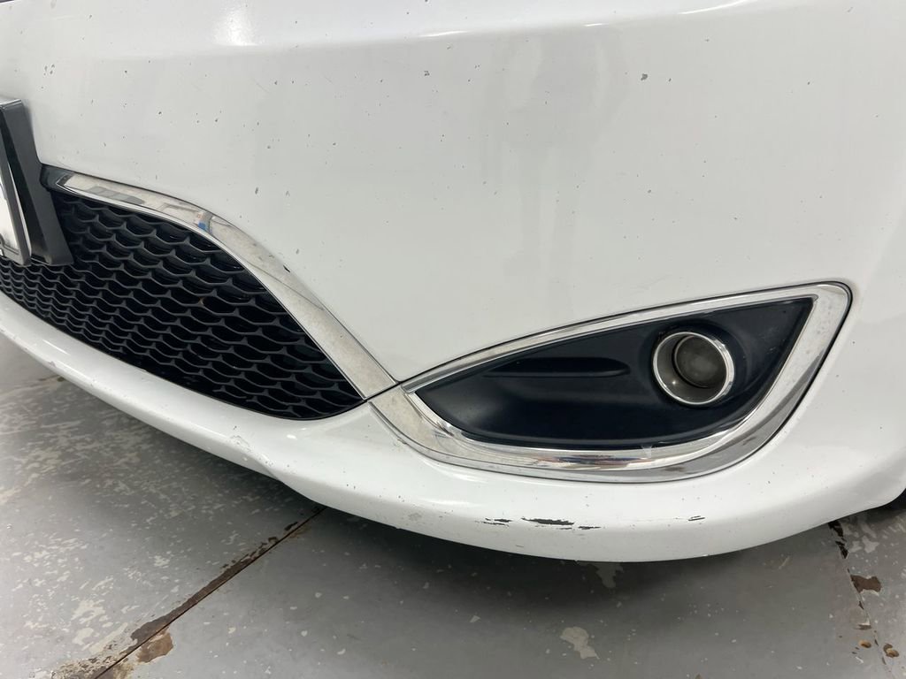 Used 2018 Chrysler Pacifica Touring-L FWD image 28