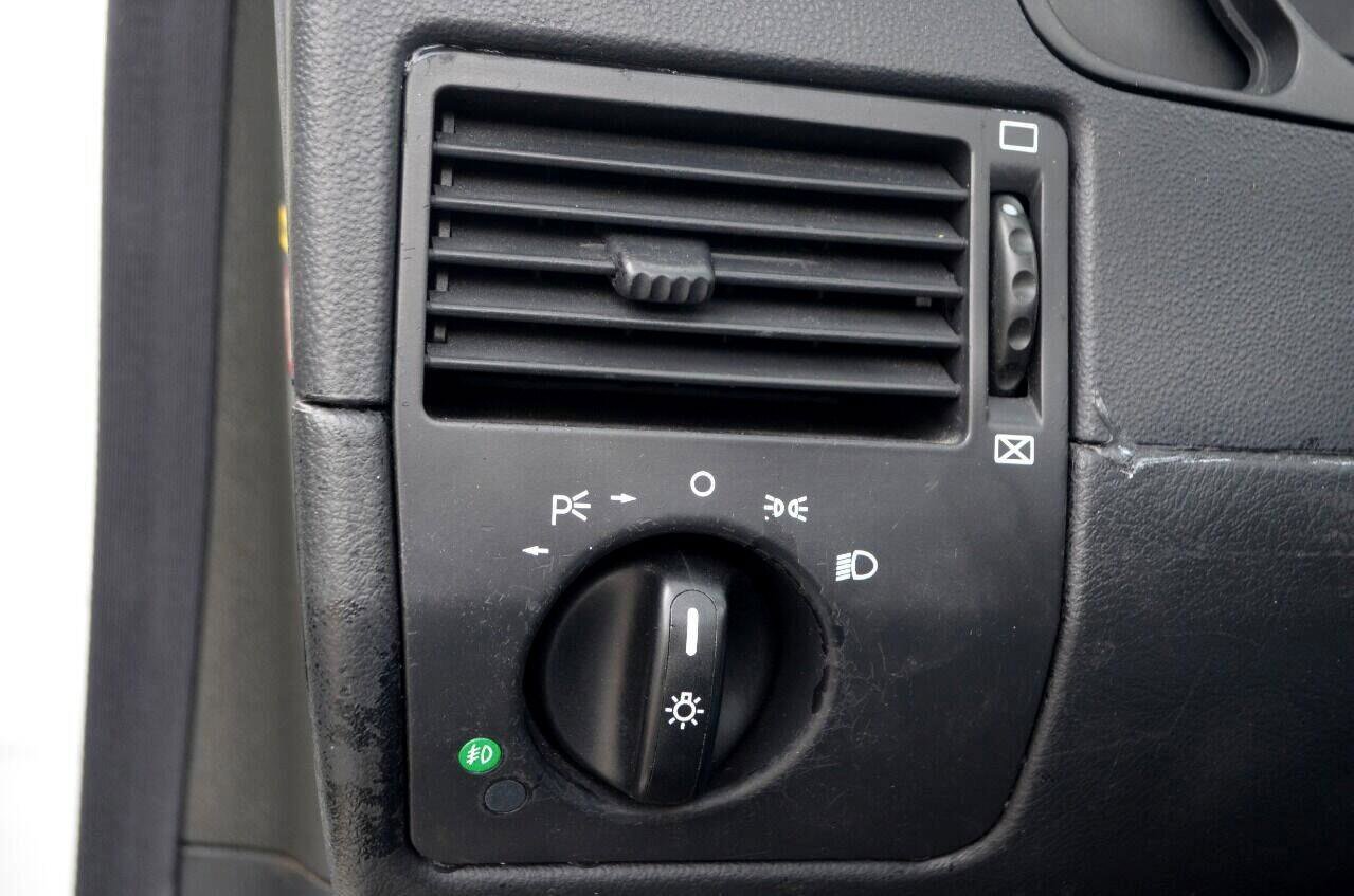 Used 2005 Chrysler Crossfire Limited image 25