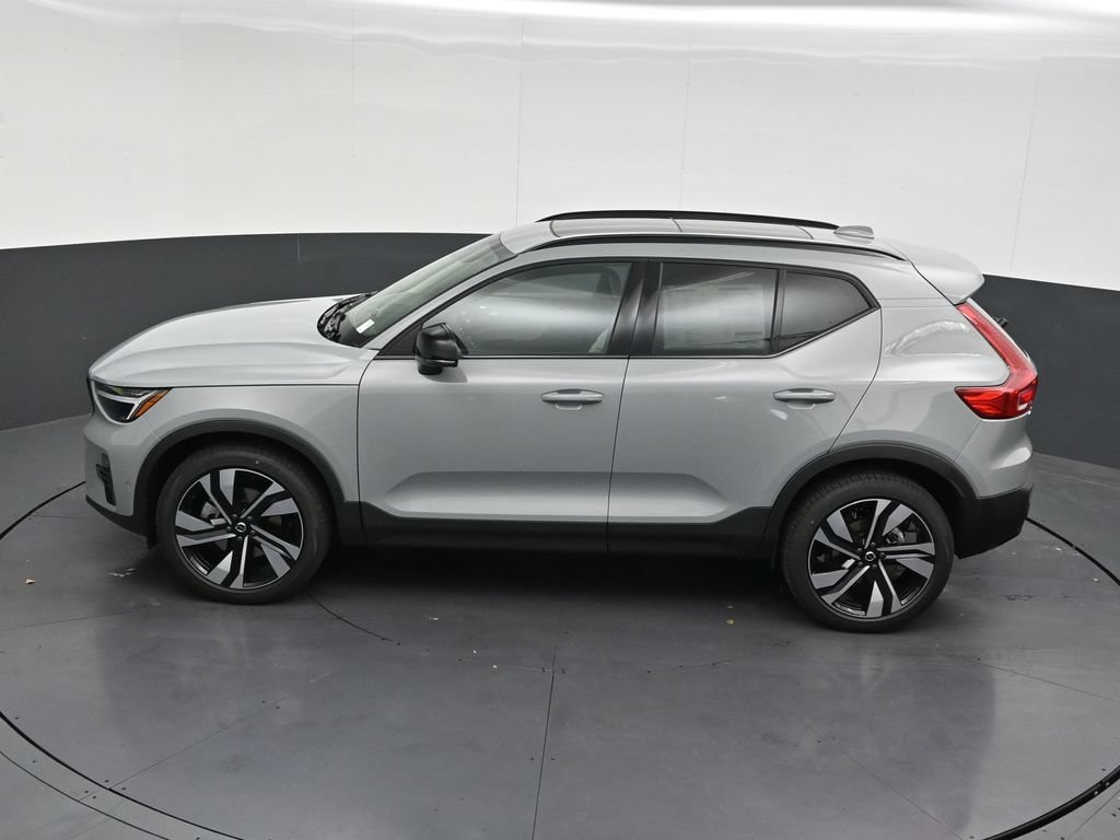 New 2026 Volvo XC40 B5 Plus w/ Protection Package Premier AWD/4WD image 14
