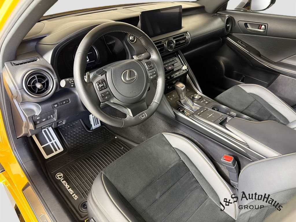 Used 2025 Lexus IS 500 RWD image 9