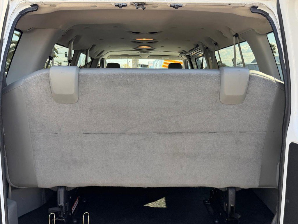 Used 2009 Ford E-350 and Econoline 350 Extended Wagon Super Duty image 35