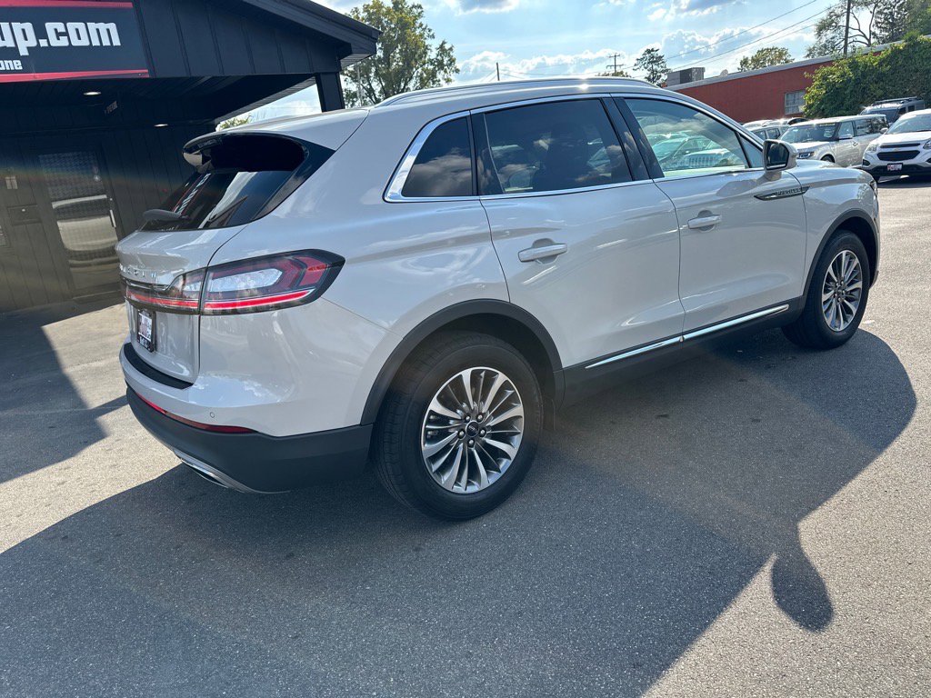 Used 2022 Lincoln Nautilus FWD w/ Premium Package image 3
