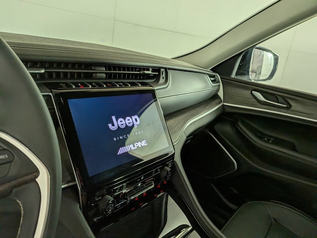 Certified 2023 Jeep Grand Cherokee Limited AWD/4WD image 24