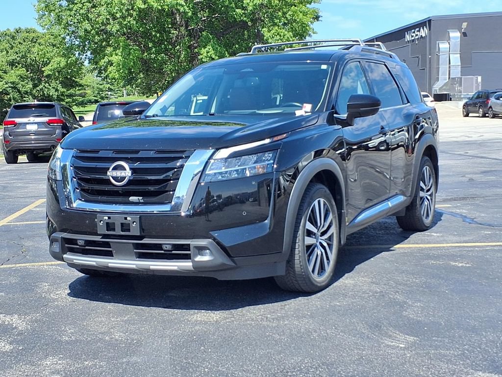 Used 2022 Nissan Pathfinder Platinum w/ Cargo Package AWD/4WD image 2