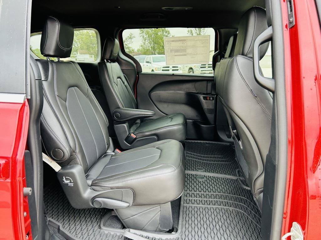 New 2026 Chrysler Voyager LX FWD image 31