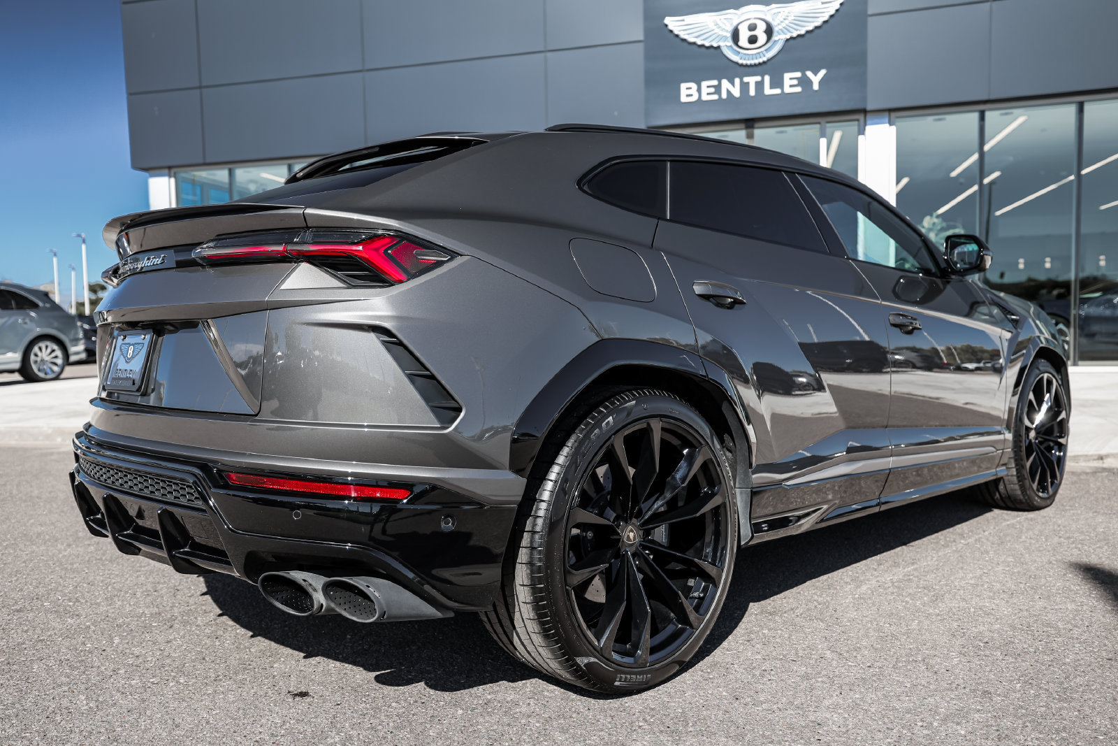 Used 2021 Lamborghini Urus AWD/4WD image 13