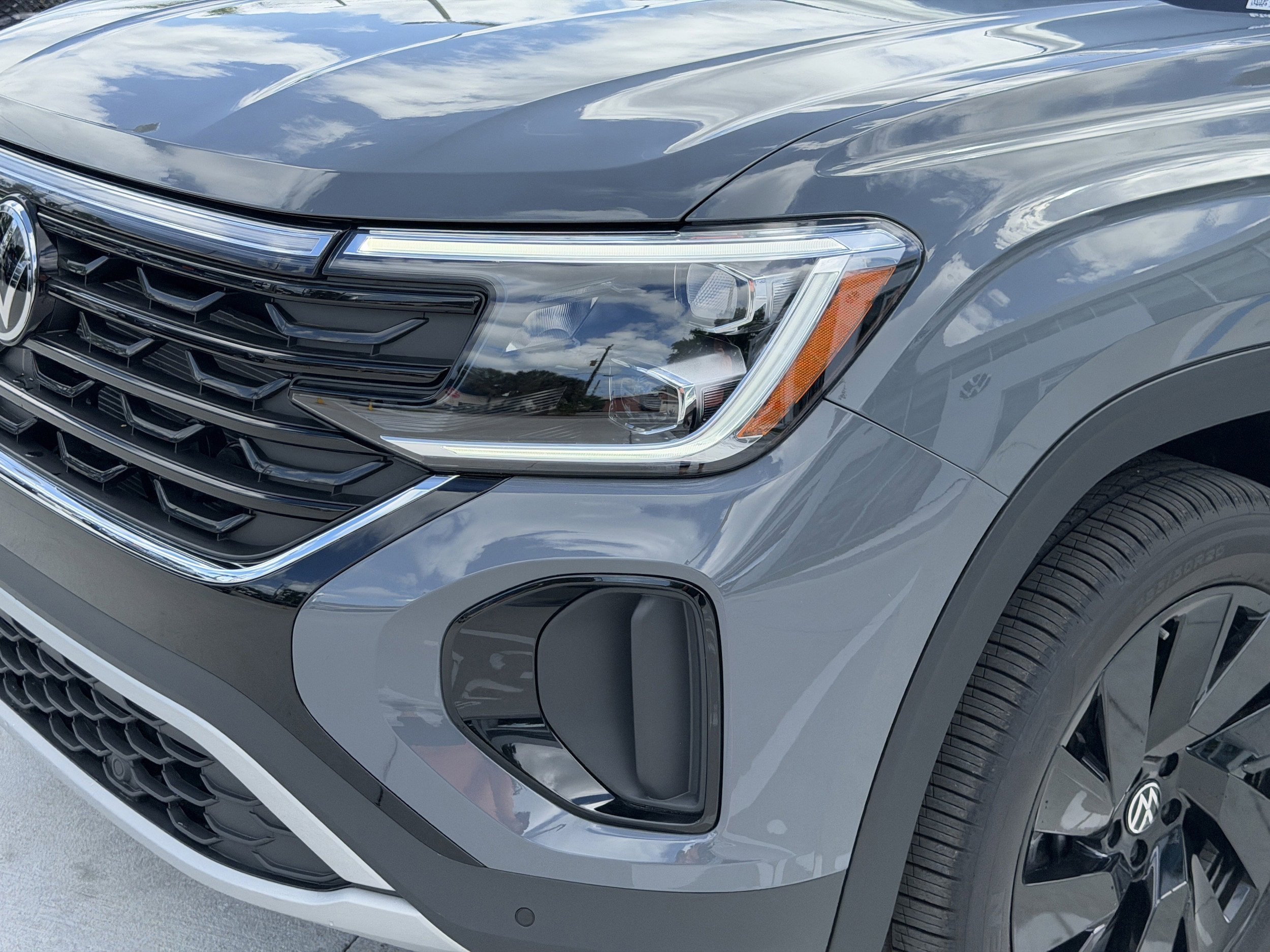 New 2026 Volkswagen Atlas Cross Sport SE FWD image 8