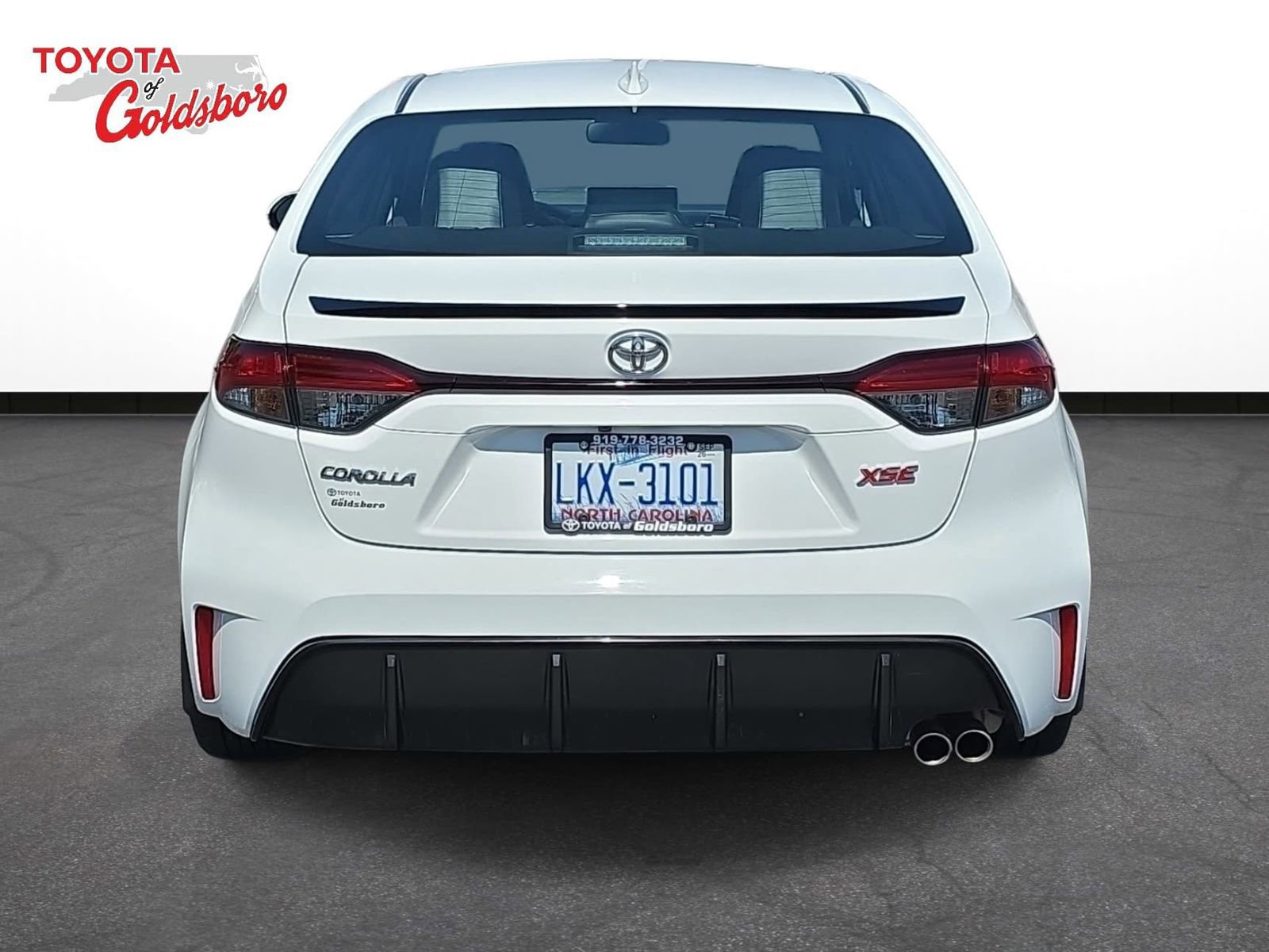 Used 2025 Toyota Corolla XSE FWD image 6