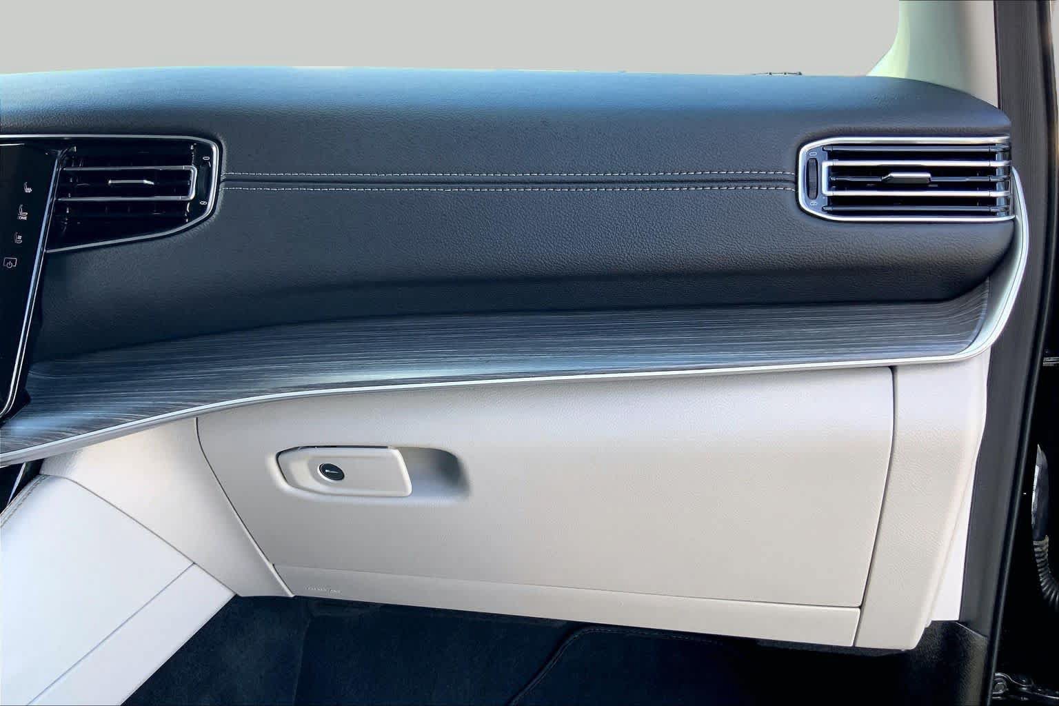 Used 2024 Jeep Wagoneer Series II w/ Flexible Seating Group RWD image 18