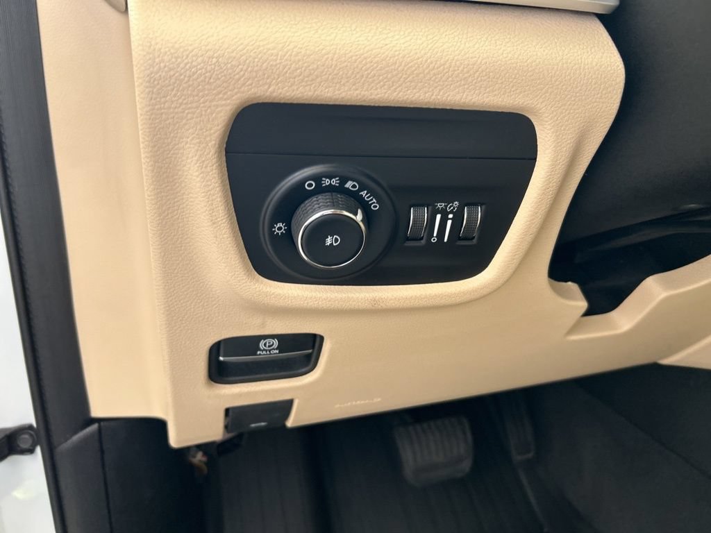Used 2021 Jeep Grand Cherokee L Limited RWD image 40