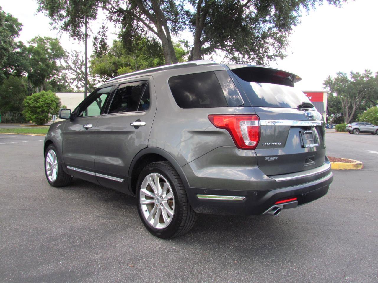 Used 2018 Ford Explorer Limited w/ Equipment Group 301A FWD image 6