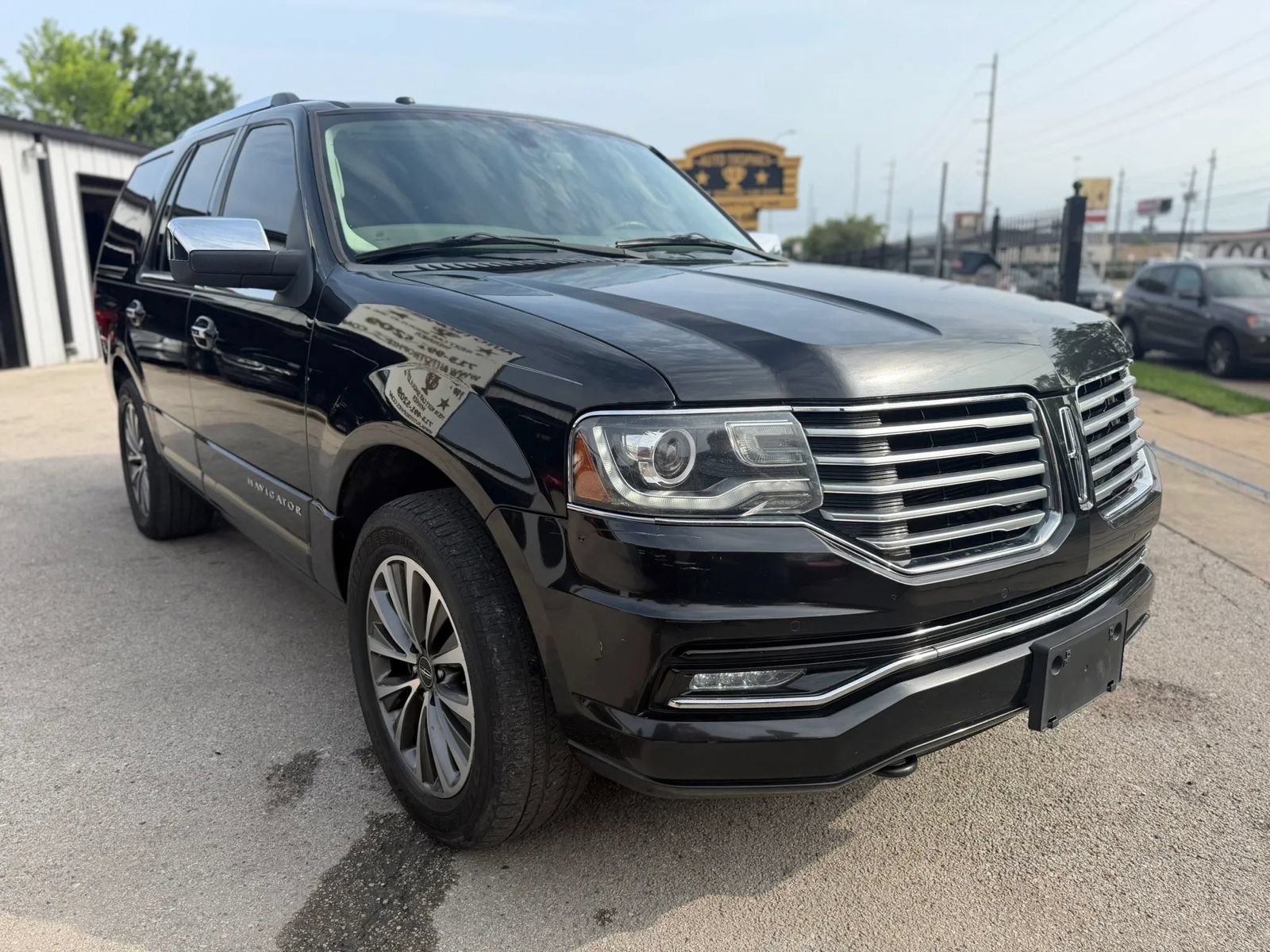 Used 2015 Lincoln Navigator 4WD image 3