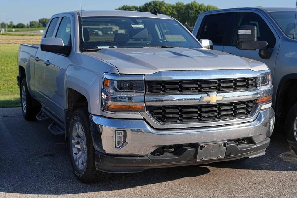 Used 2018 Chevrolet Silverado 1500 LT w/ All Star Edition AWD/4WD image 3