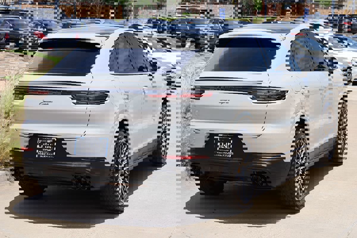 Used 2022 Porsche Cayenne Platinum Edition image 9