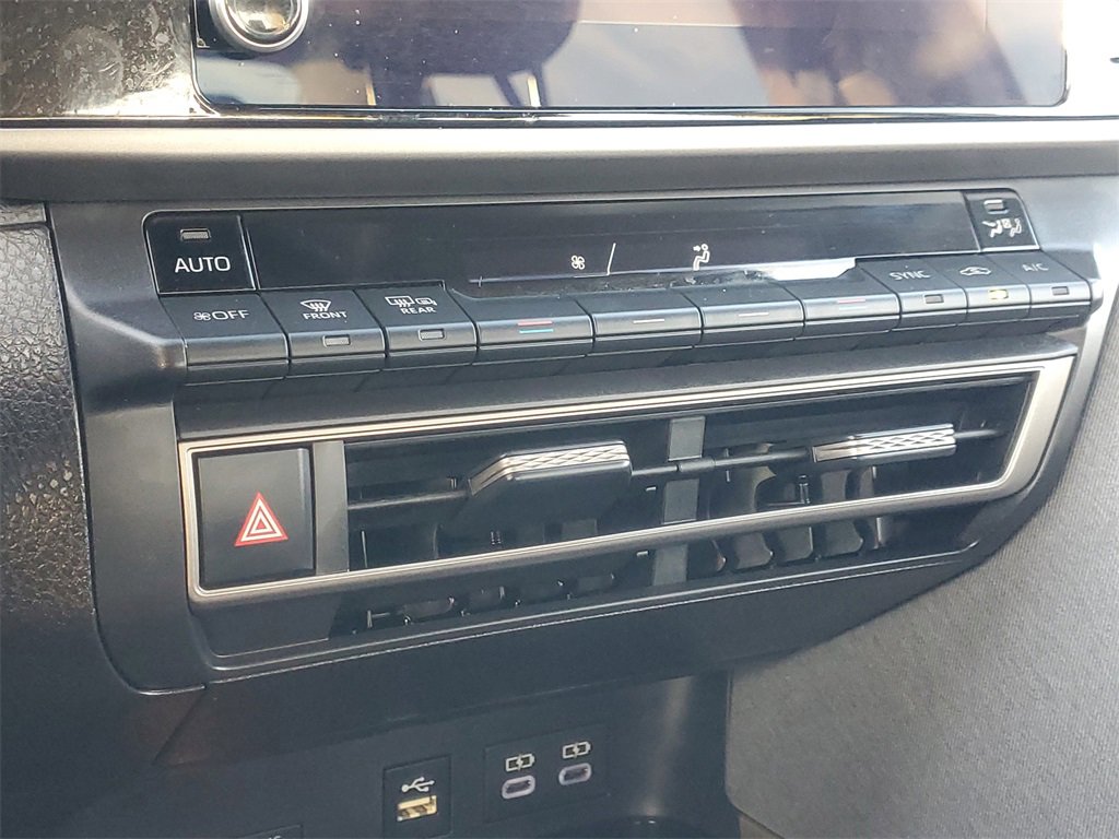 Used 2025 Toyota Camry LE image 26