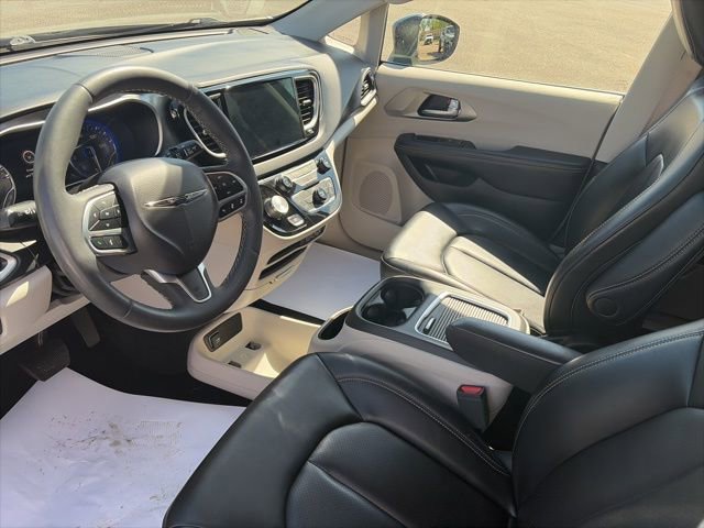 Used 2023 Chrysler Pacifica Touring-L FWD image 18