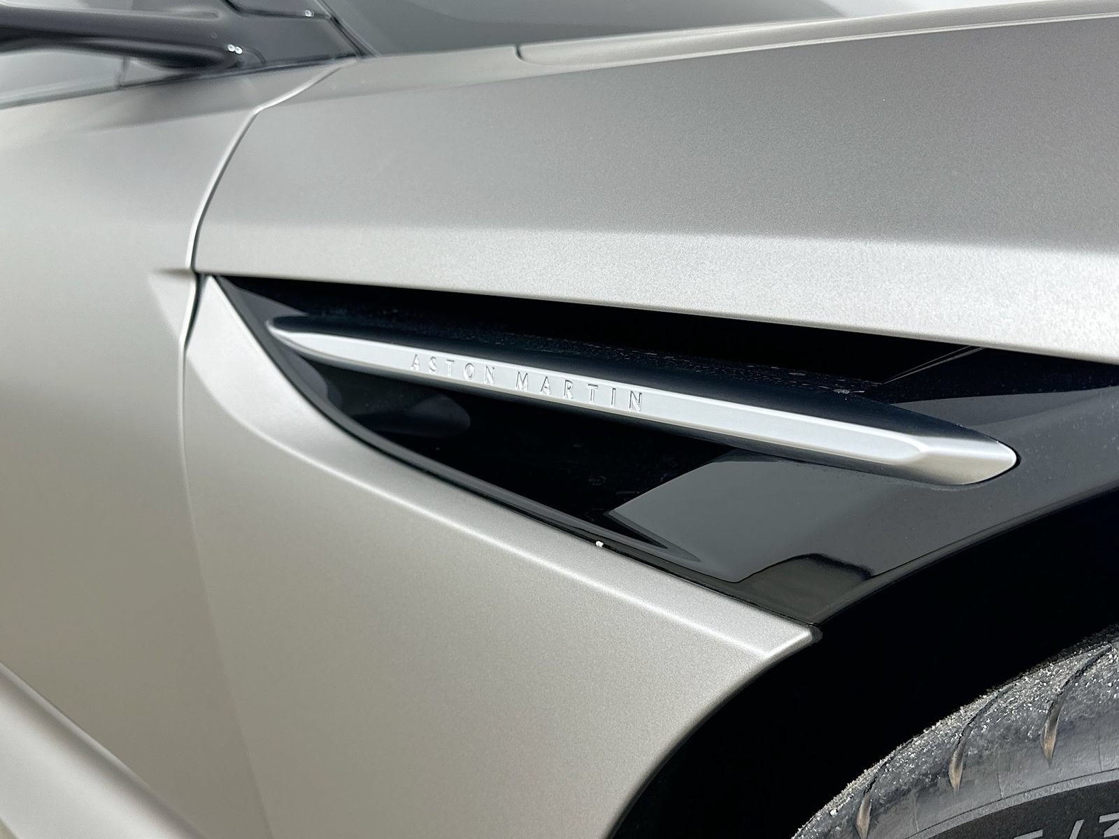 Used 2024 Aston Martin DB12 Coupe RWD image 9