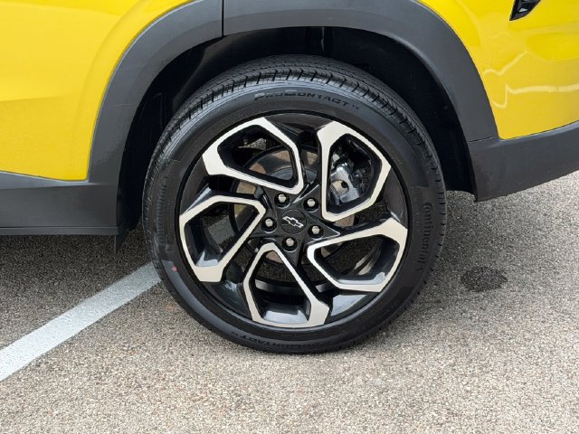 Used 2025 Chevrolet Trax RS w/ Driver Confidence Package FWD image 27