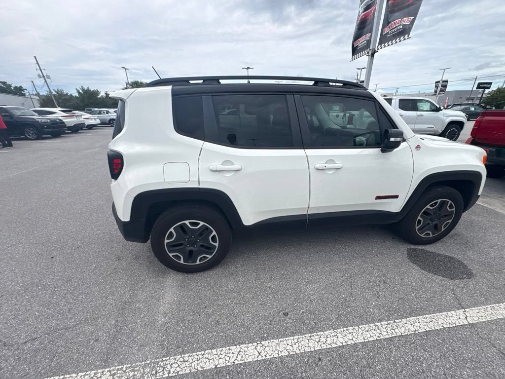 Used 2017 Jeep Renegade Trailhawk AWD/4WD image 17
