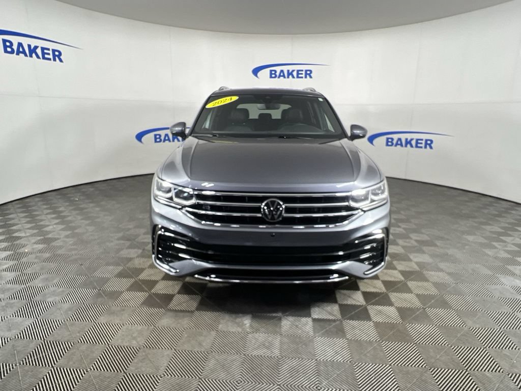 Used 2024 Volkswagen Tiguan SEL R-Line AWD/4WD image 3